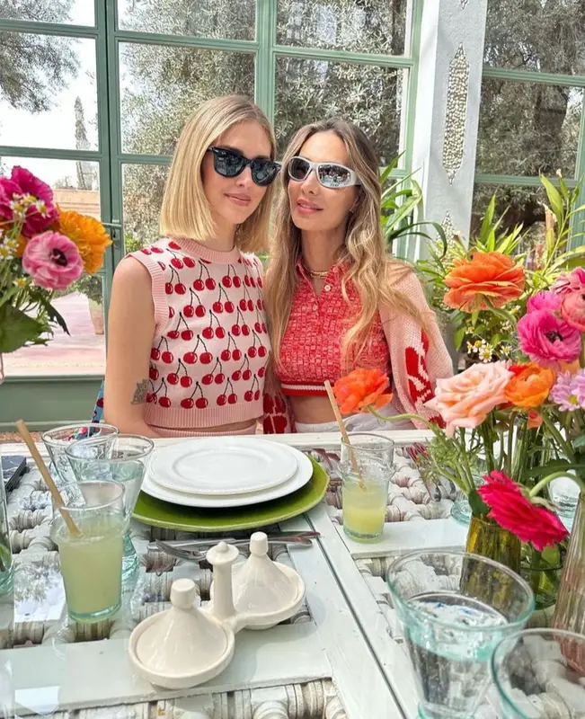 Chiara Ferragni outfit in Benetton and Ray-Ban, 2023