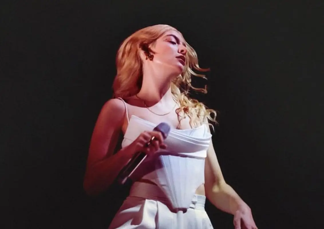 Lorde outfit in Alex Perry and Prada, 2023