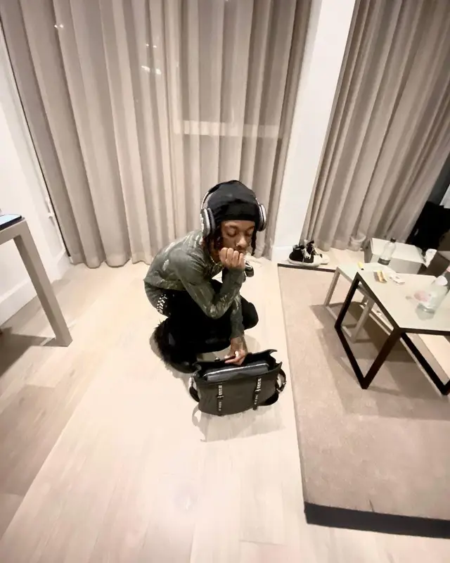 Skaiwater outfit in Corporate, 2022