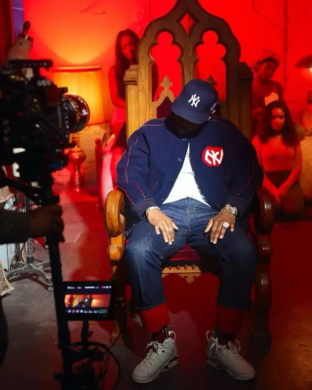 Fabolous outfit in Ami Alexandre Mattiussi, Jordan, and New Era, 2023