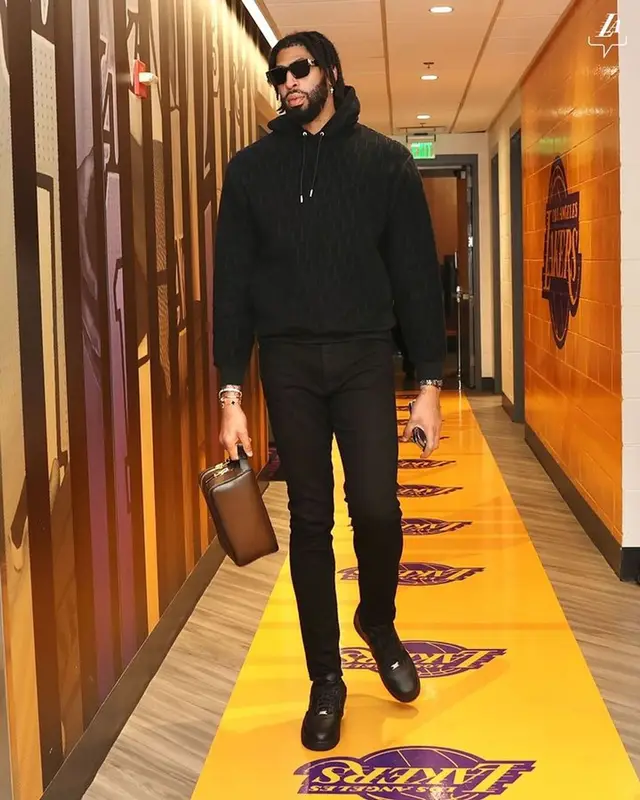 Anthony Davis outfit in Dior, Amiri, and Louis Vuitton, 2023