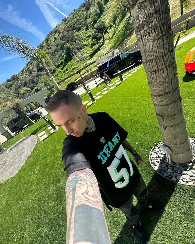 Blackbear outfit in Mitchell & Ness, Tiffany&Co, and NFL, 2023