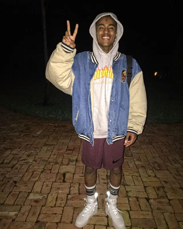 XXXTentacion outfit in Vintage, Thrasher, and Nike, 2018