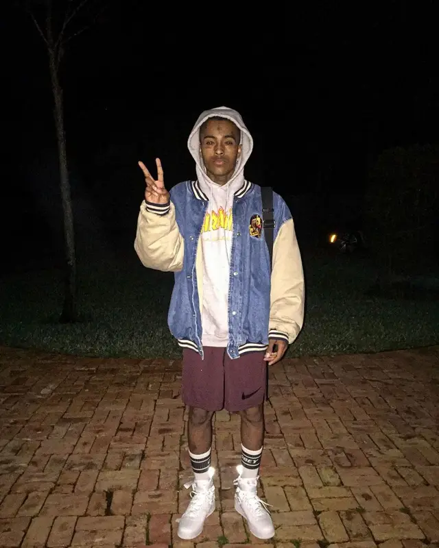 XXXTentacion outfit in Vintage, Thrasher, and Nike, 2018
