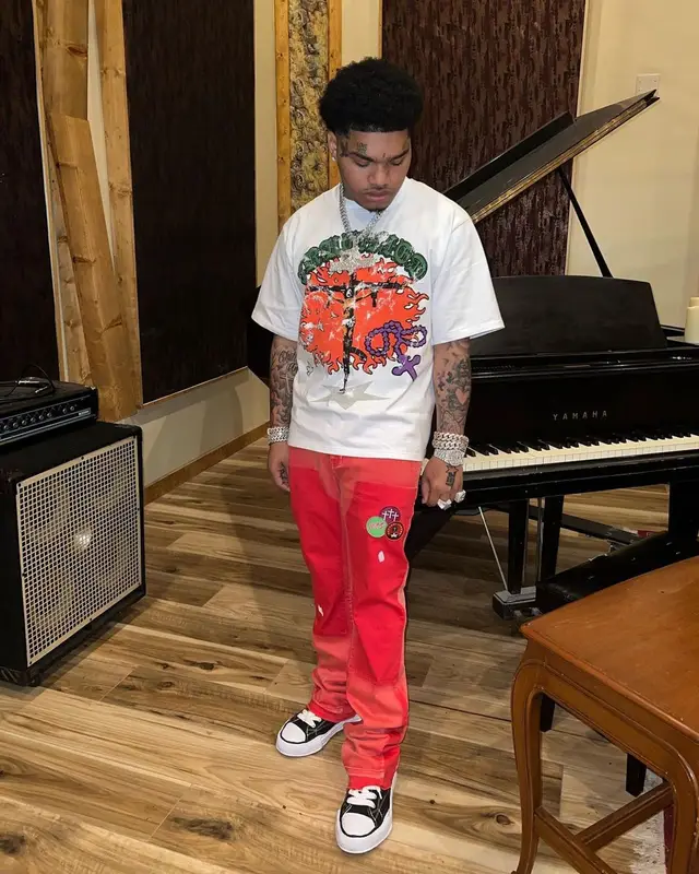 No Cap outfit in Crucified Studios, 2023
