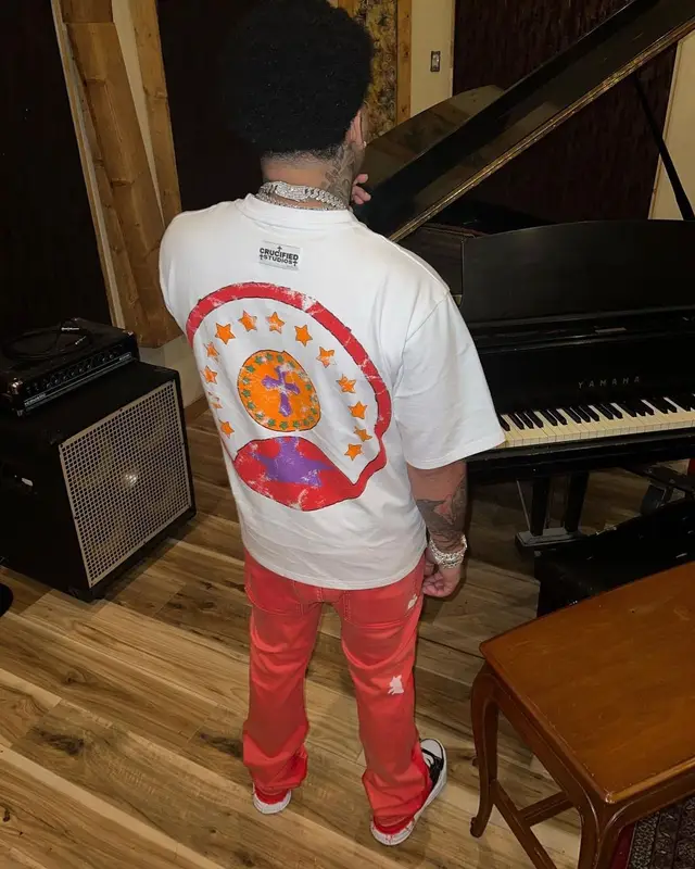 No Cap outfit in Crucified Studios, 2023
