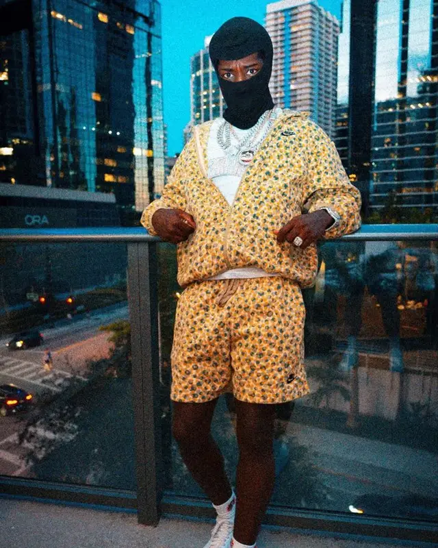 2Rare outfit in Nike, 2023