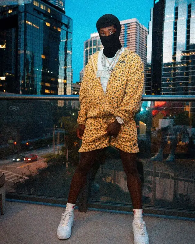 2Rare outfit in Nike, 2023