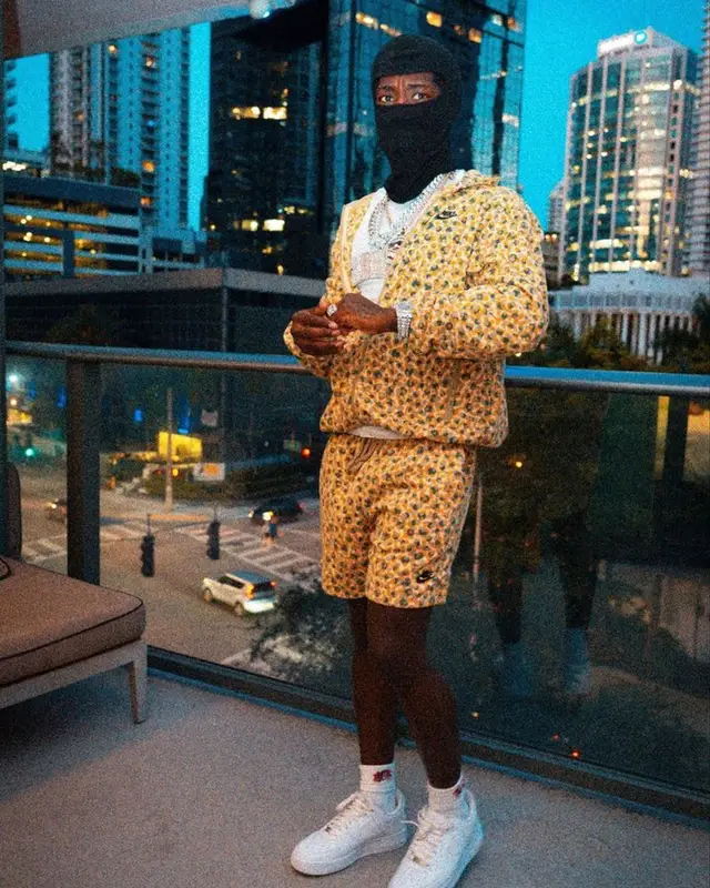 2Rare outfit in Nike, 2023