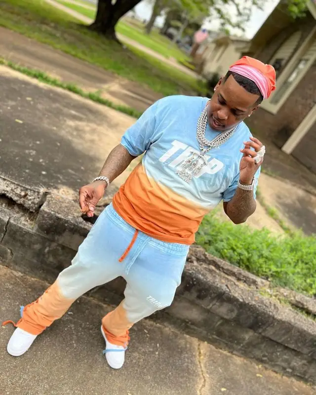 Finesse2tymes outfit in Mauna Kea and Nike, 2023
