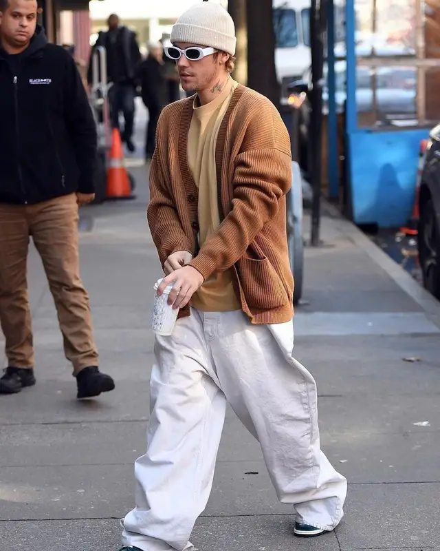 Justin Bieber outfit in Oscar and Frank, 2023