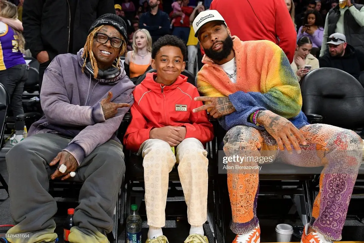 Lil Wayne outfit in Louis Vuitton, Loewe, and Apple, 2023