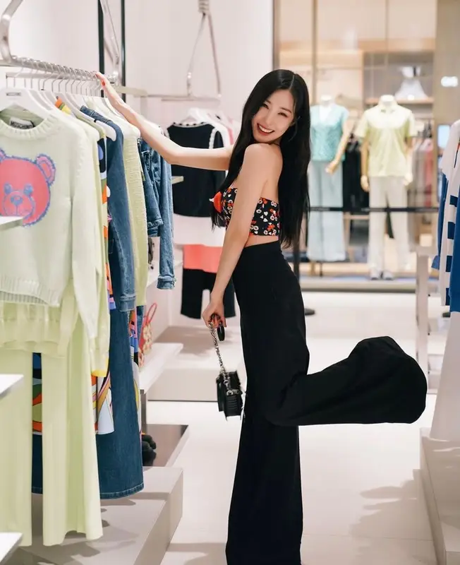 Tiffany Young outfit in Moschino, 2023