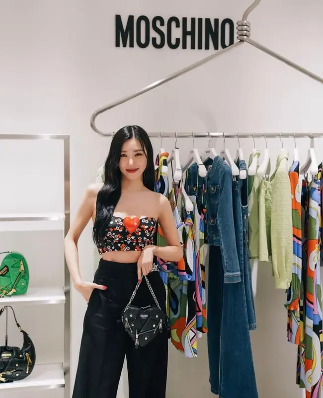 Tiffany Young outfit in Moschino, 2023