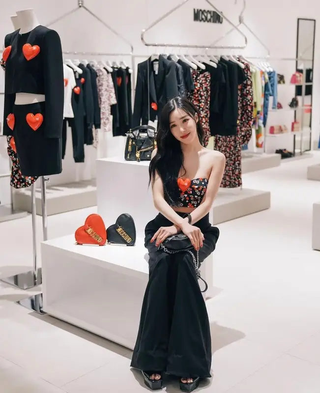 Tiffany Young outfit in Moschino, 2023