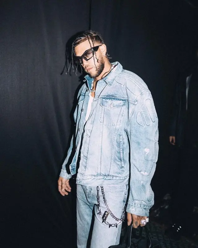Jhay Cortez outfit in Yeezy, Givenchy, and GAP, 2023