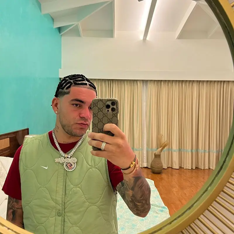 Ryan Castro outfit in Nike, Palm Angels, and Supreme, 2023