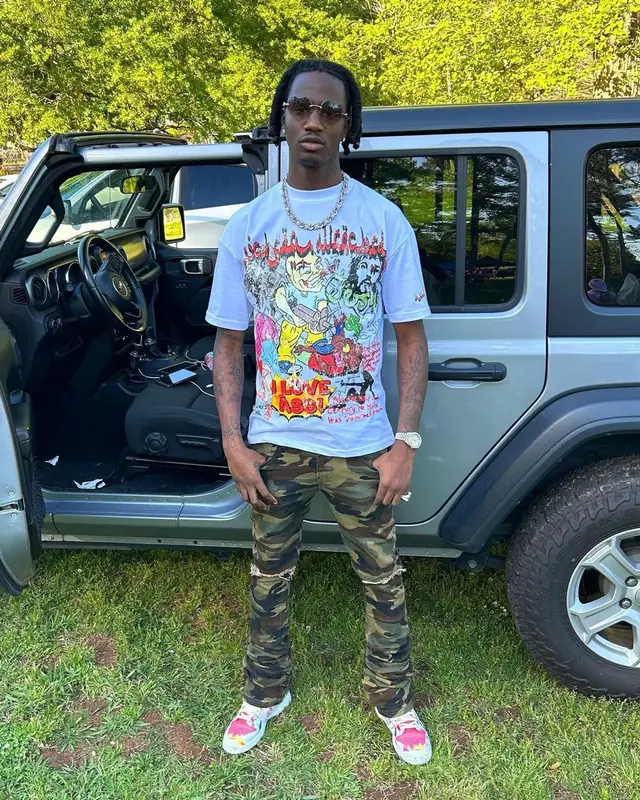 Yung Mal outfit in Tulones, Nike, and Cartier, 2023
