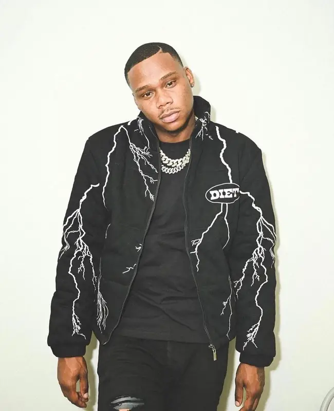 Symba outfit in Diet Starts Monday, 2022