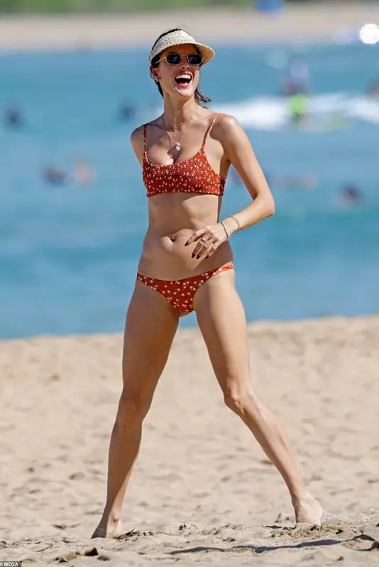 Elsa Hosk outfit in Vehla, 2021