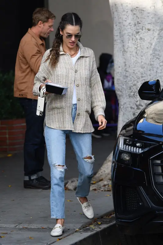 Alessandra Ambrosio outfit in Vehla, 2021