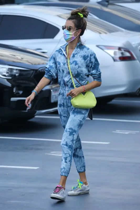 Alessandra Ambrosio outfit in Vehla, 2021