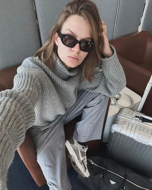 Josephine Skriver outfit in Vehla, 2023