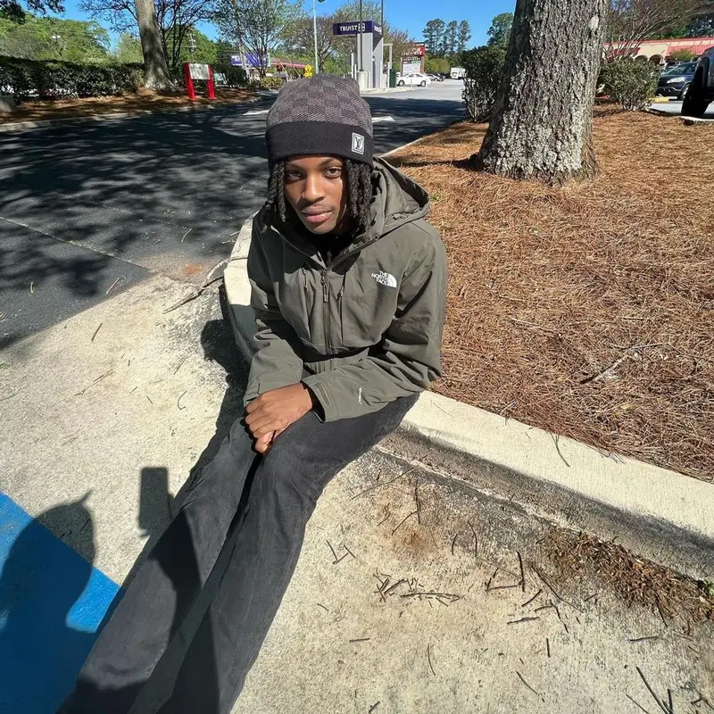 sgpwes outfit in The North Face and Louis Vuitton, 2023