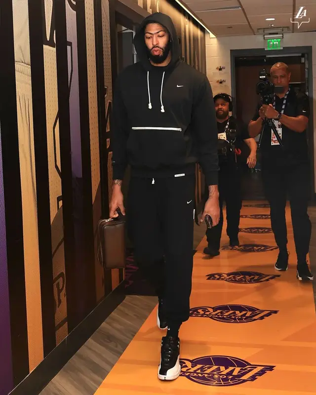 Anthony Davis outfit in Nike and Jordan, 2023