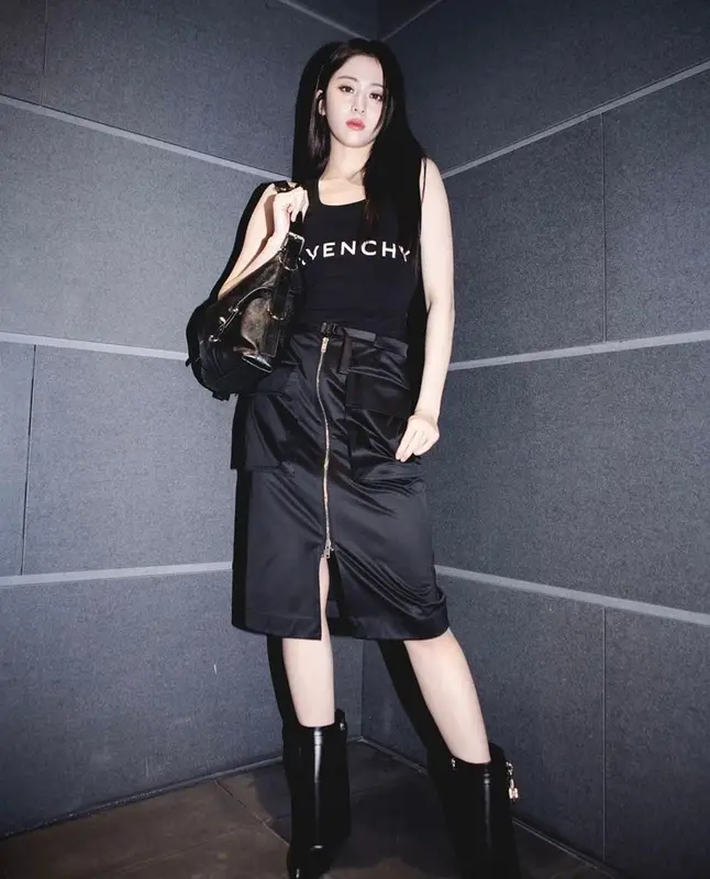 Yunjin Le Sserafim outfit in Givenchy, 2023