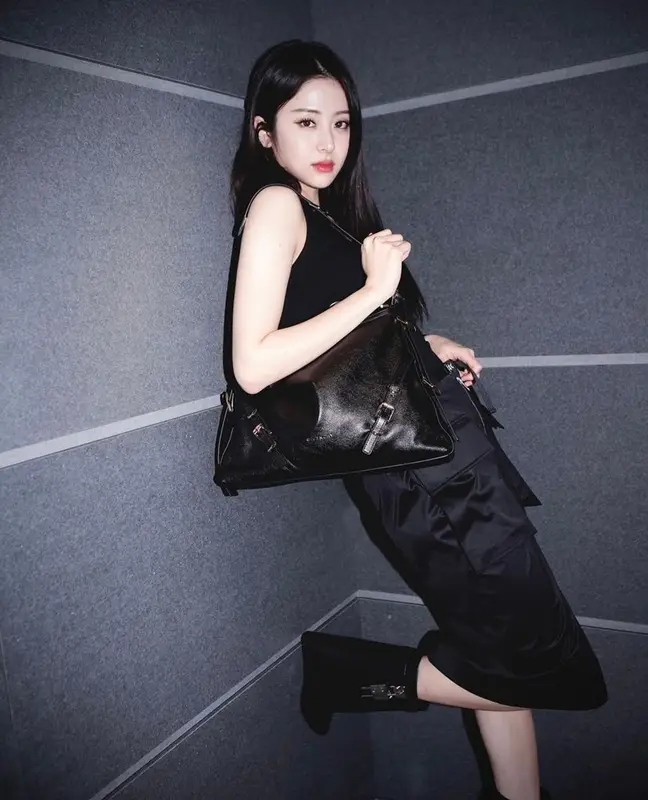 Yunjin Le Sserafim outfit in Givenchy, 2023