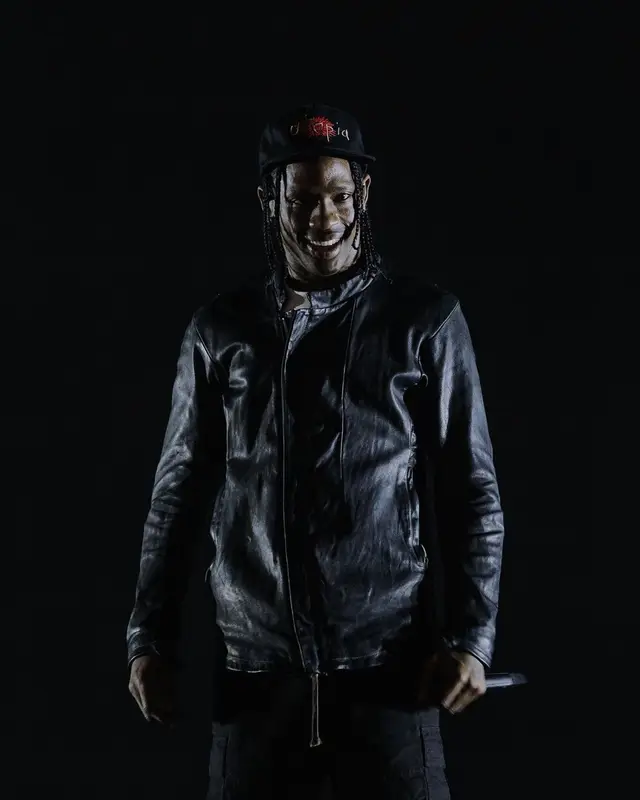 Travis Scott outfit in Vintage, Balenciaga, and Nike, 2023