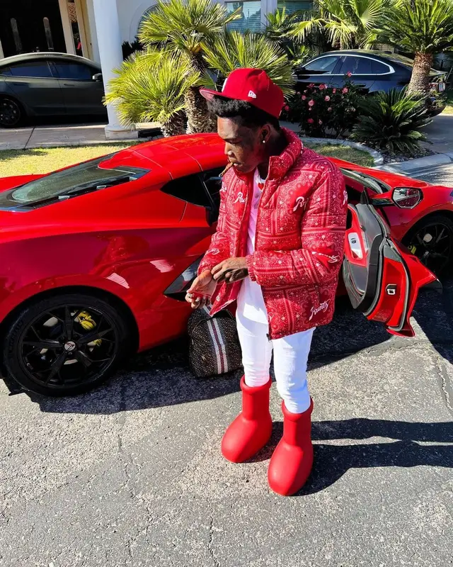 2KBABY outfit in Runtz, Amiri, and New Era, 2023