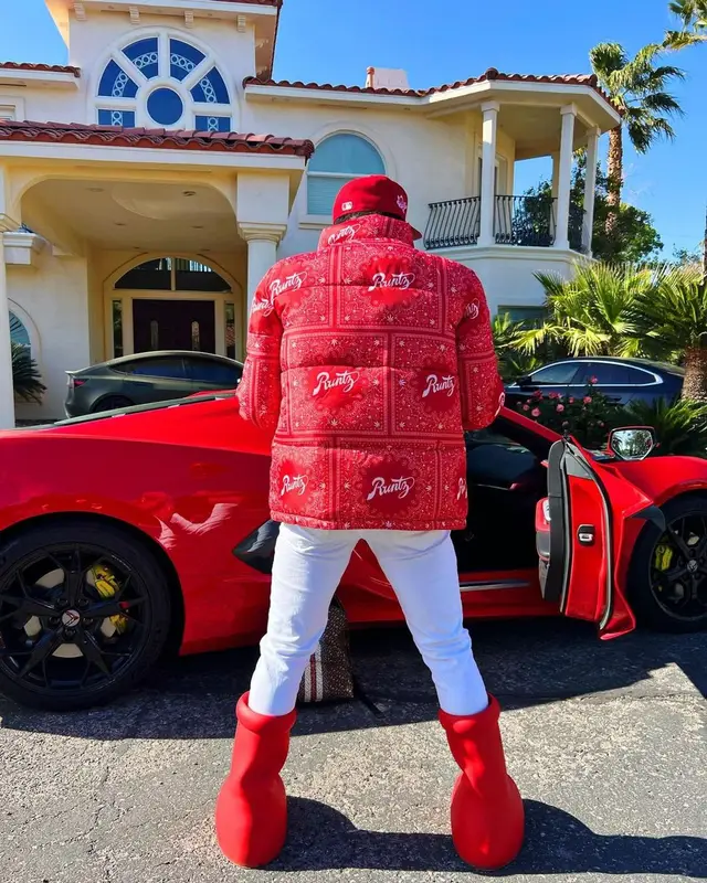 2KBABY outfit in Runtz, Amiri, and New Era, 2023