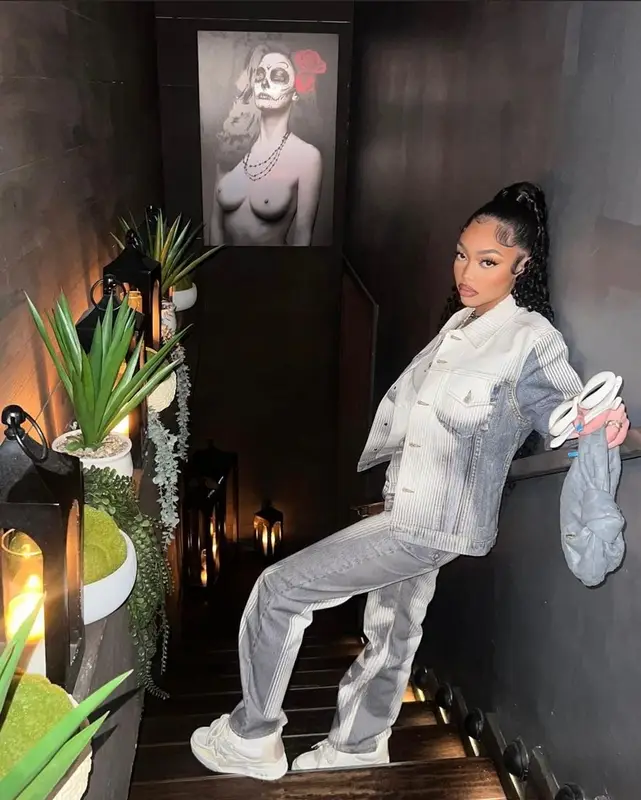 Jodie Woods outfit in Jean Paul Gaultier, Louis Vuitton, and Bottega Veneta, 2023