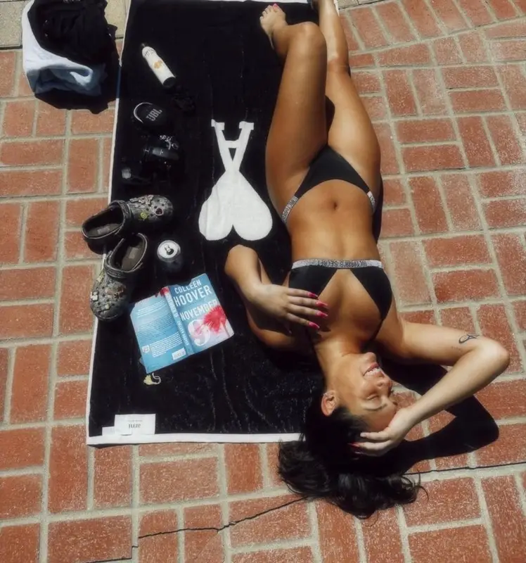 Avani Gregg outfit in Victoria's Secret and Ami, 2023