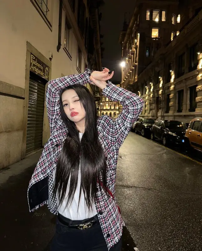 Jeon Soyeon outfit in Isabel Marant and Ferragamo, 2023