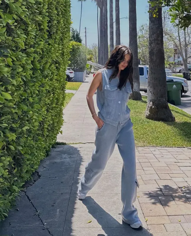 Sara Sampaio outfit in Barrie and New Balance, 2023