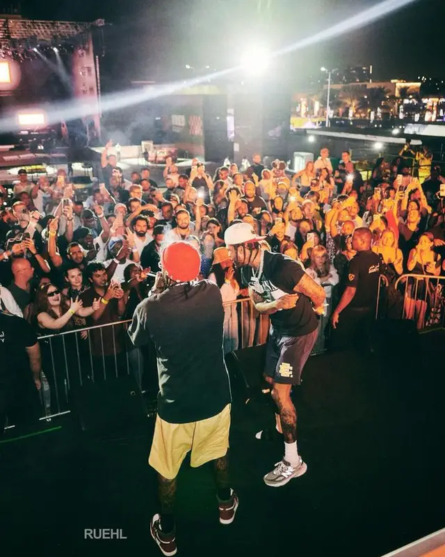 Dave East outfit in Vintage, Eric Emanuel, and New Balance, 2023