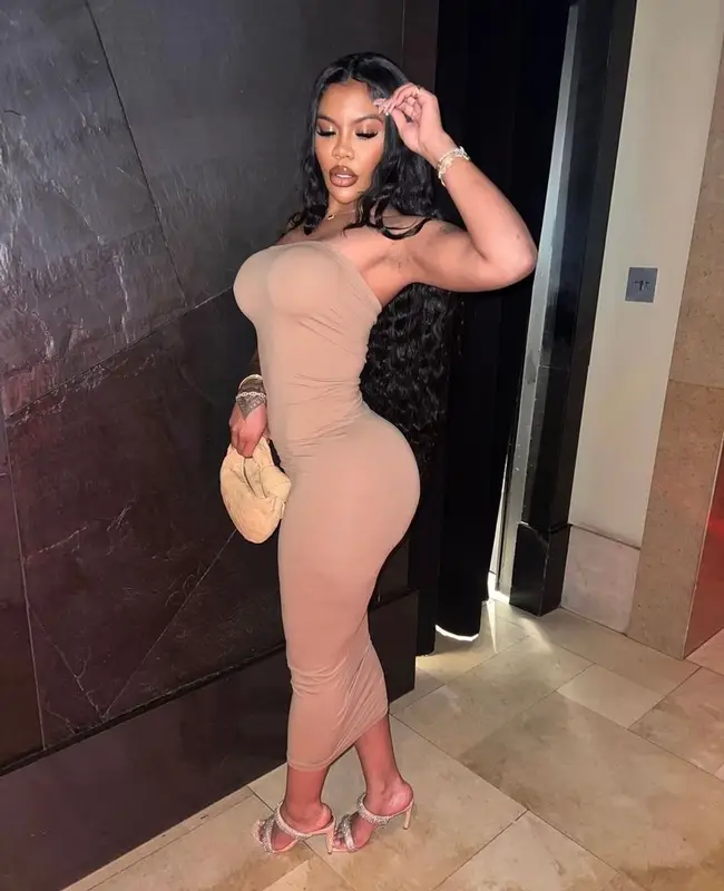 Chinese Kitty outfit in Bottega Veneta, Wolford, and Badgley Mischka, 2023