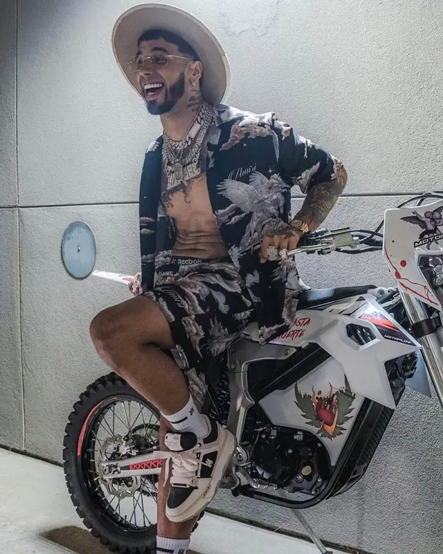 Anuel AA outfit in Amiri, Cartier, and Reebok, 2023