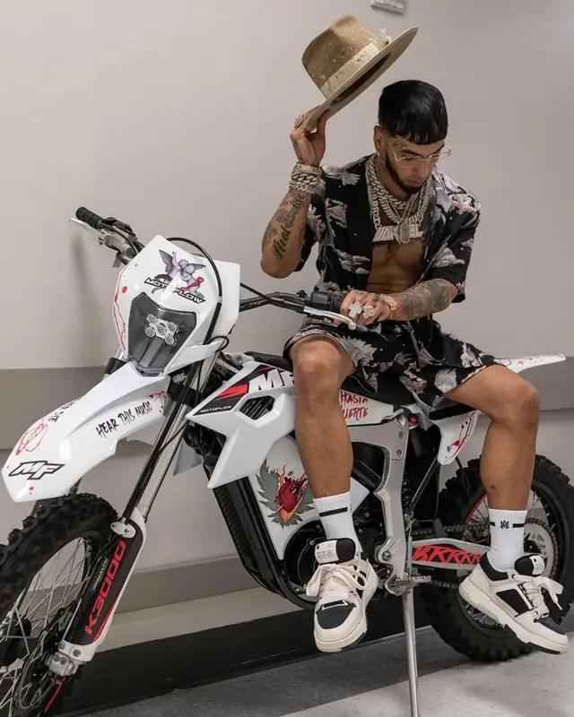 Anuel AA outfit in Amiri, Cartier, and Reebok, 2023
