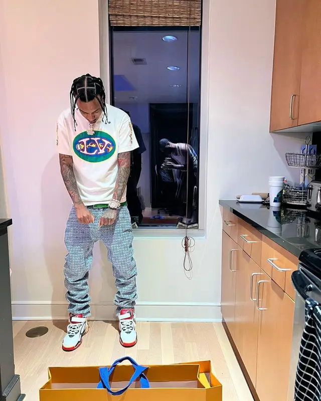KSupreme outfit in Louis Vuitton, Givenchy, and Bottega Veneta, 2023