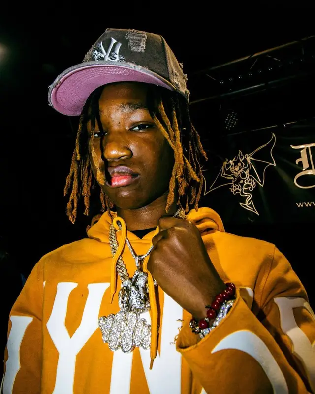YNW BSlime outfit in Shmuie, 2023