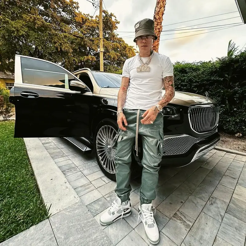 Sfera Ebbasta outfit in Rick Owens, Cartier, and Dolce & Gabbana, 2023