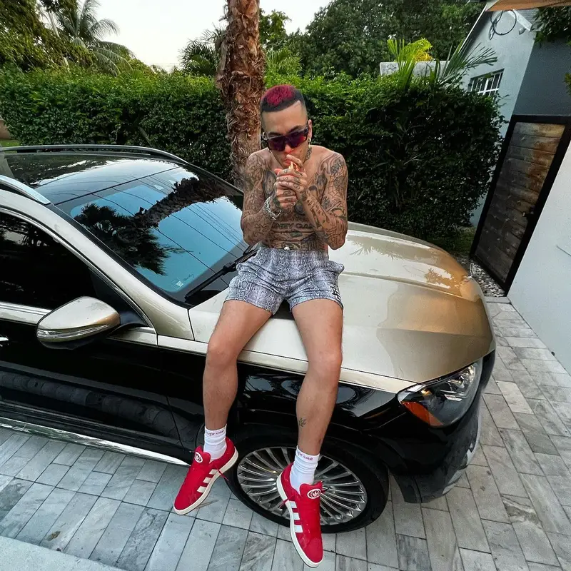 Sfera Ebbasta outfit in Eric Emanuel, Oakley, and Supreme, 2023