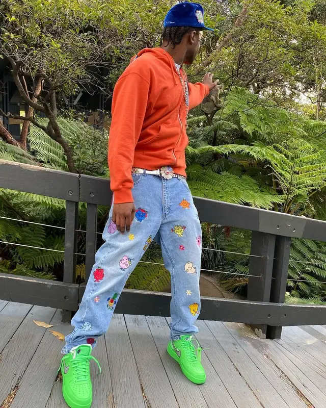 Bloody Dior outfit in Nike, Supreme, and New Era, 2023