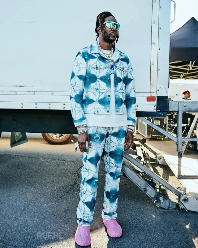 2 Chainz outfit in Louis Vuitton, Zellerfeld, and Prada, 2023
