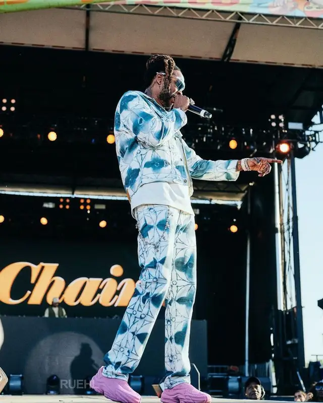 2 Chainz outfit in Louis Vuitton, Zellerfeld, and Prada, 2023