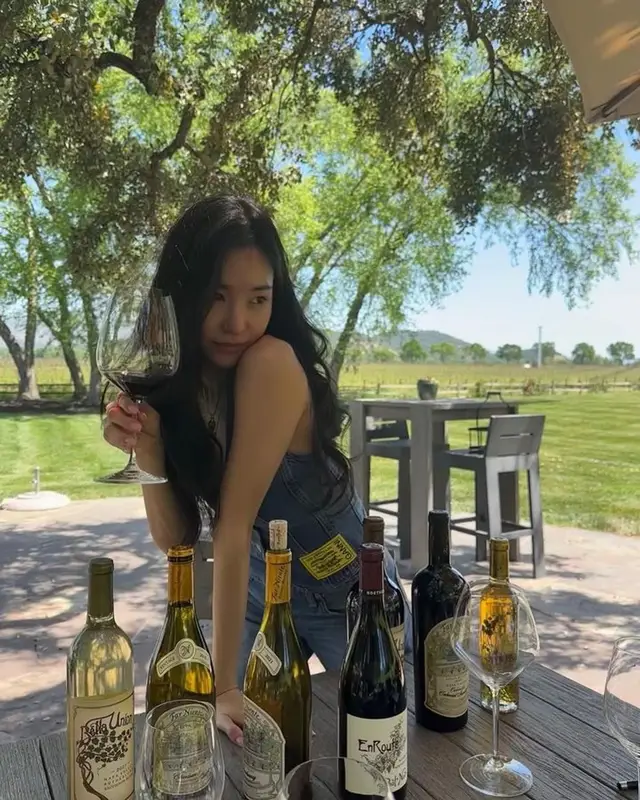 Tiffany Young outfit in Levi’s, Ganni, and Profound, 2023